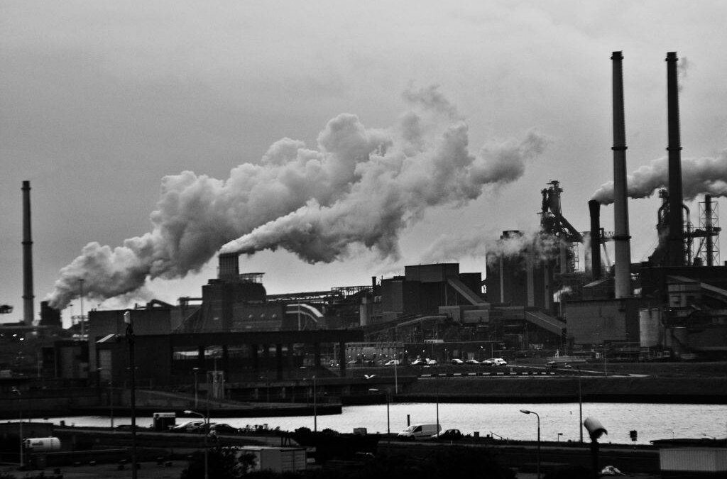 air-pollution-black-and-white-clouds-682078-1024×680